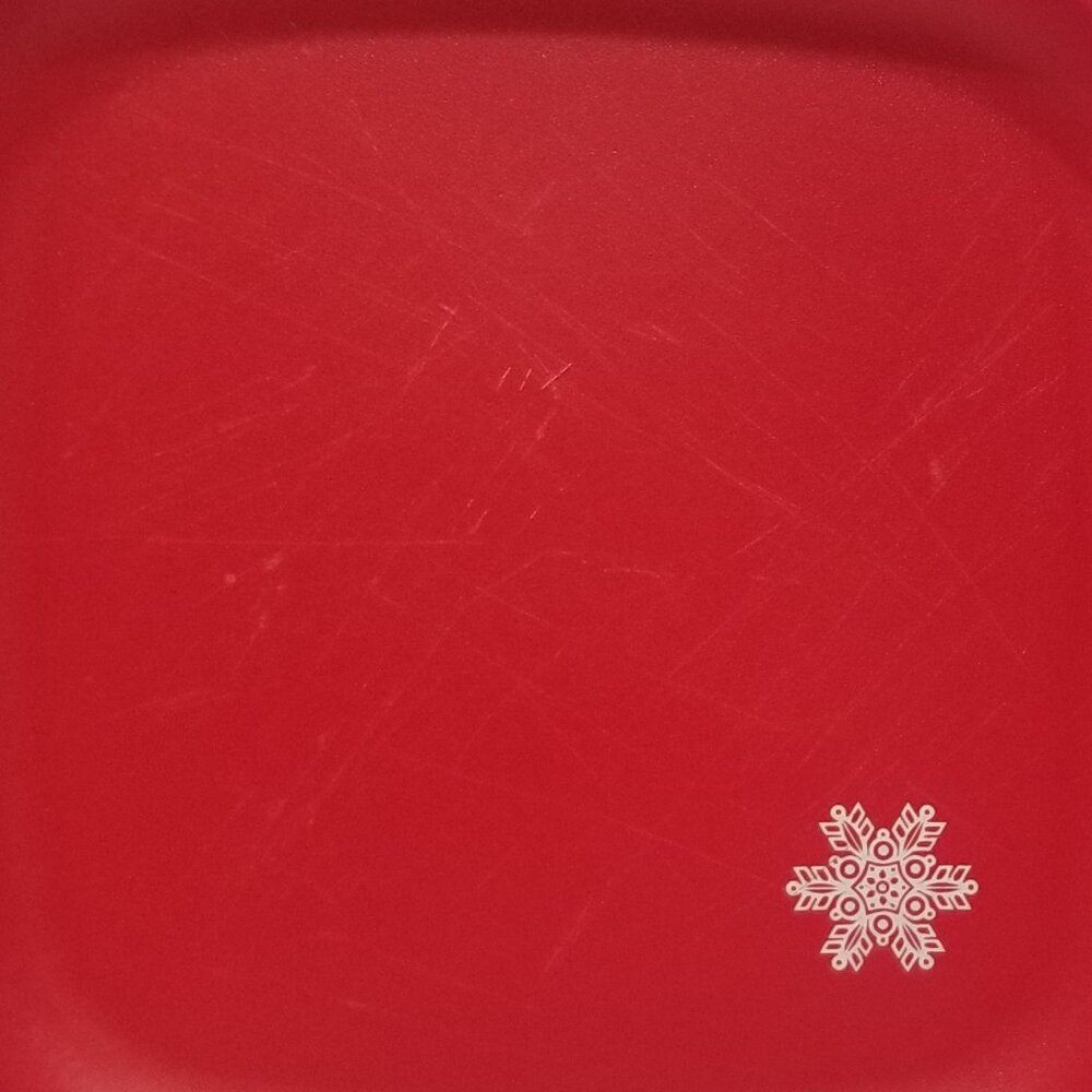 Tupperware Red Snowflake Plates and Mugs (4 pieces total), GUC - EUC - Picture 14 of 14